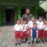 Babinsa Pabuaran Koramil 2101/Cibinong, Serka Khoyrudin melaksanakan kegiatan Anjangsana di SDN Pedurenan Jaya