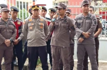Didepan Kejari Aceh Timur, FORKAB, Aktivis dan Korban Konflik Tuntut Keadilan