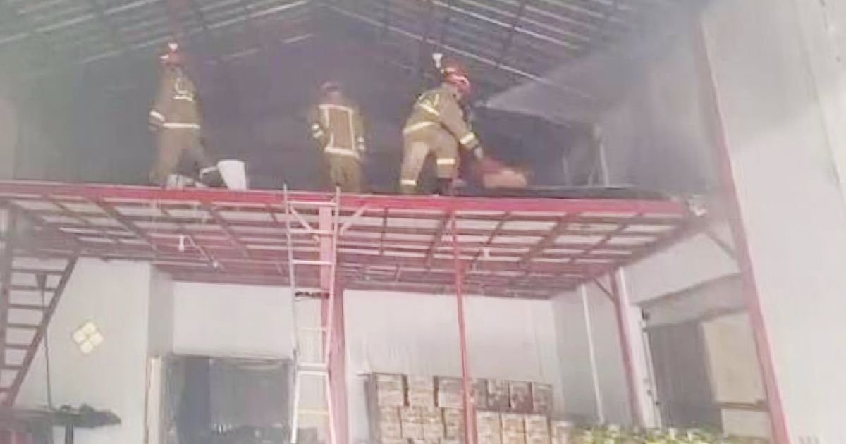 Gudang Kasur dan Sembako di Cileungsi Terbakar Hebat, Diduga Akibat Korsleting Listrik
