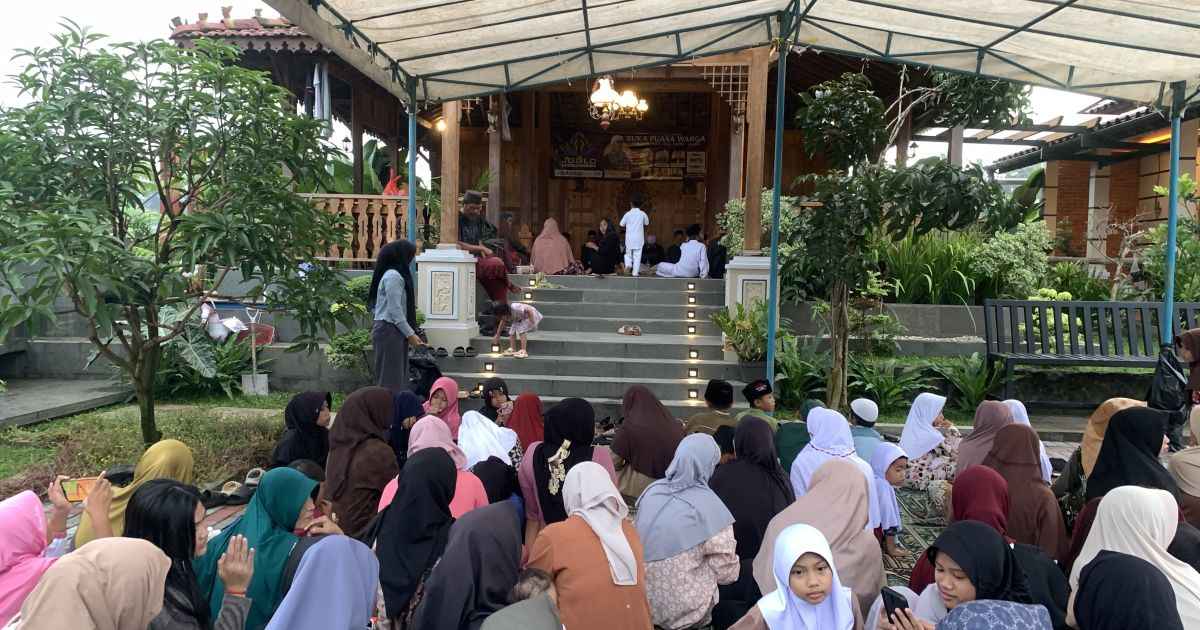 Pererat Silaturahmi, Warga Kampung Bubulak Leuweung Kolot Santuni Anak Yatim