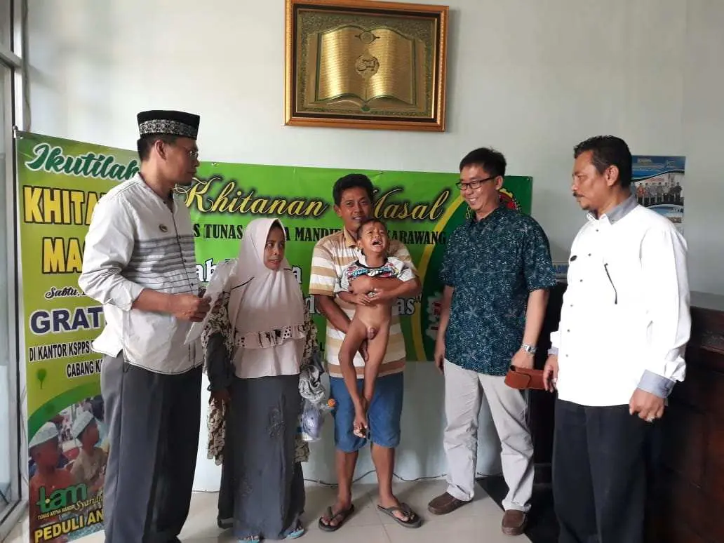 42 Peserta Khitanan Massal Disantuni KSPPS Tunas Artha Mandiri Syariah Karawang