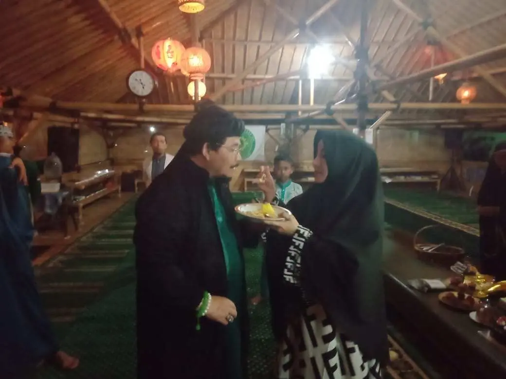 KH. Ryan Sukandar Milad ke-60, Pendiri Padepokan Welas Asih ini ajak Berbuka Puasa dengan Tumpeng Sederhana