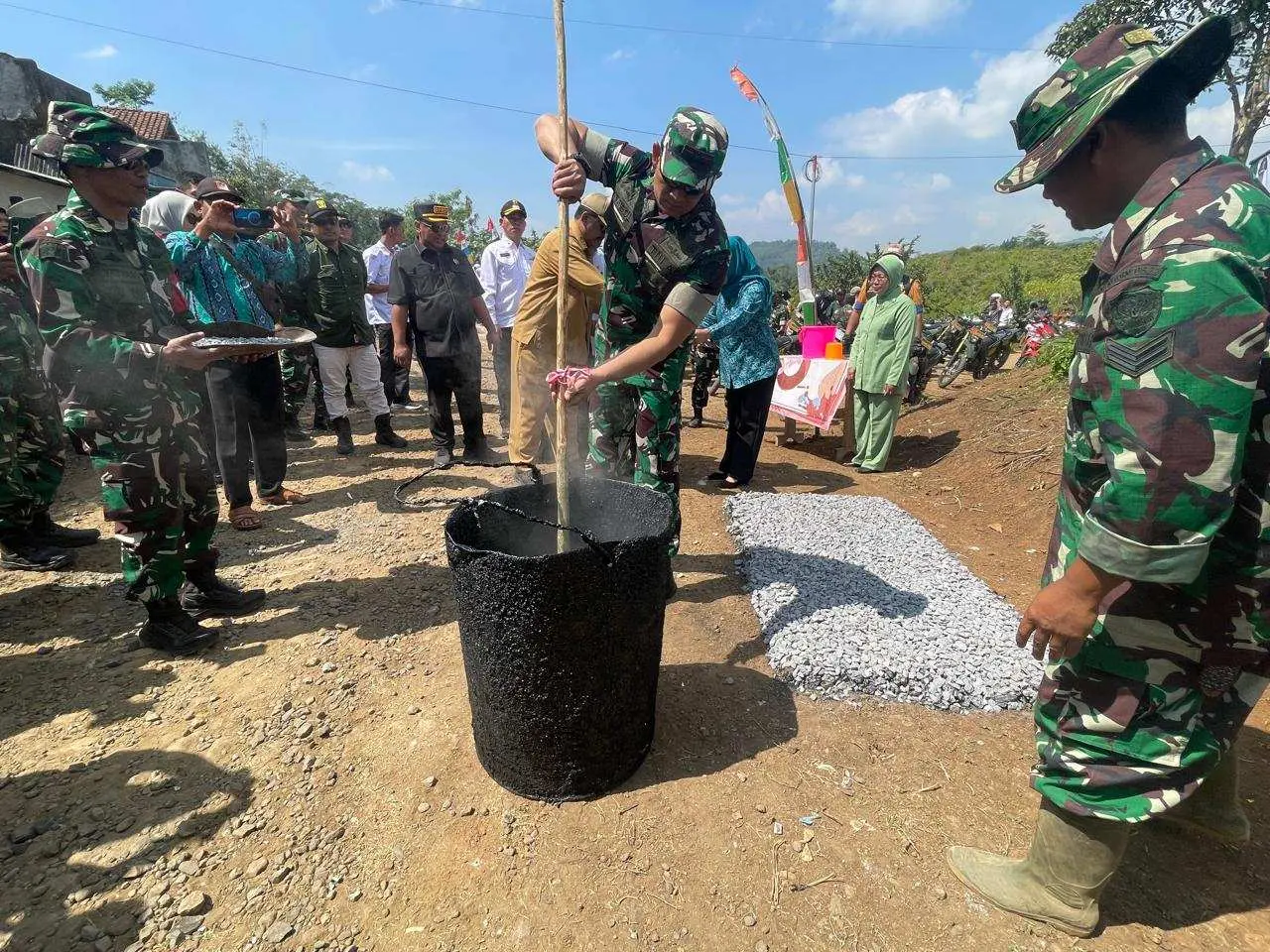 Danrem 061/SK Hadiri TMMD ke-125: Dari Jalan Baru hingga Rumah Layak Huni di Sukabumi