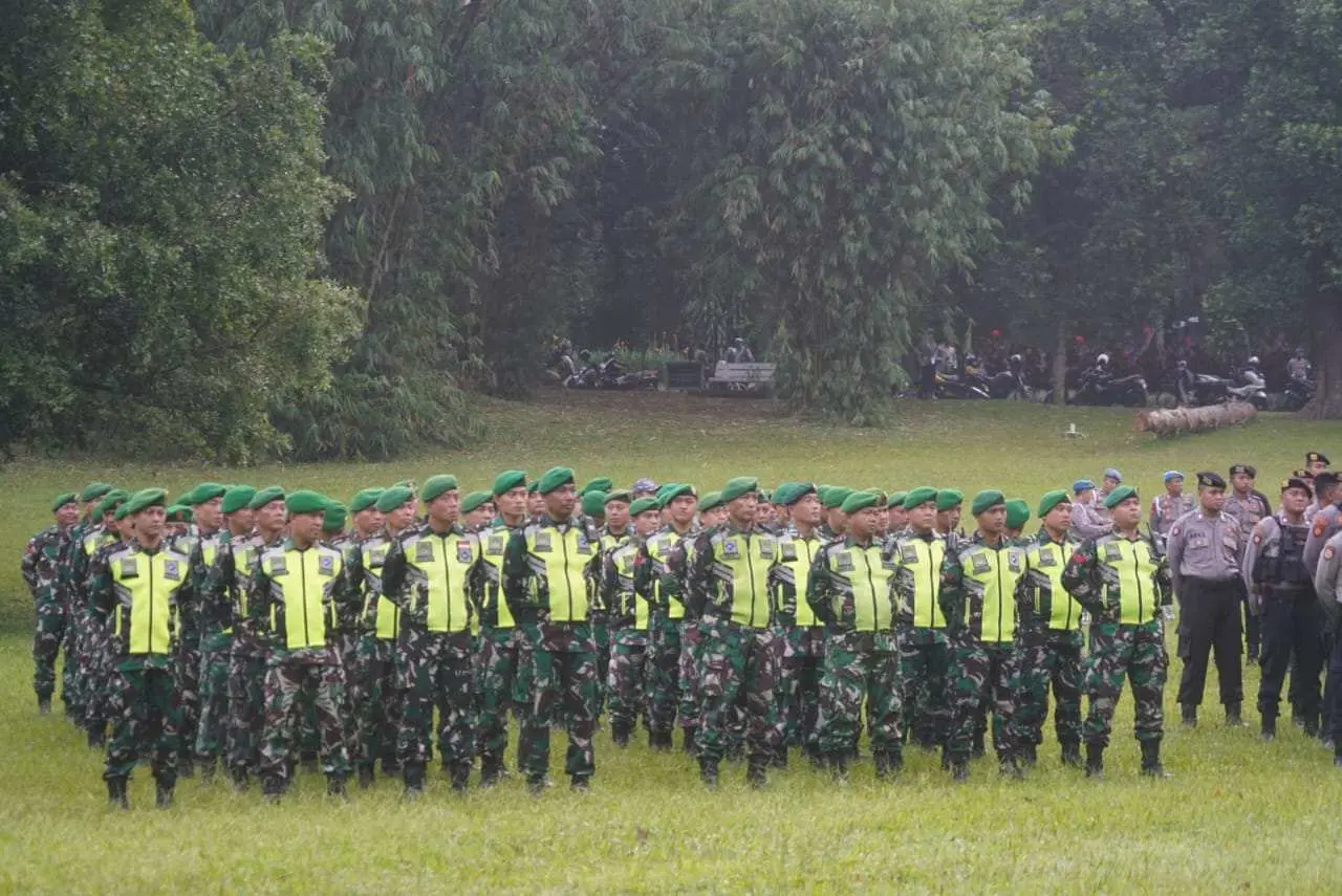Ratusan Personel mengikuti apel gelar pasukan dalam rangka Pengamanan VVIP Kunjungan Tamu Negara PM Jepang ke Istana Bogor