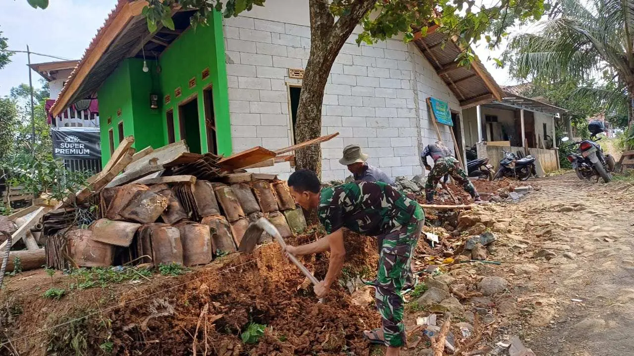 Satgas TMMD Ke-125 Bangun Harapan, Rumah Layak untuk Bapak Endang Hampir Terealisasi