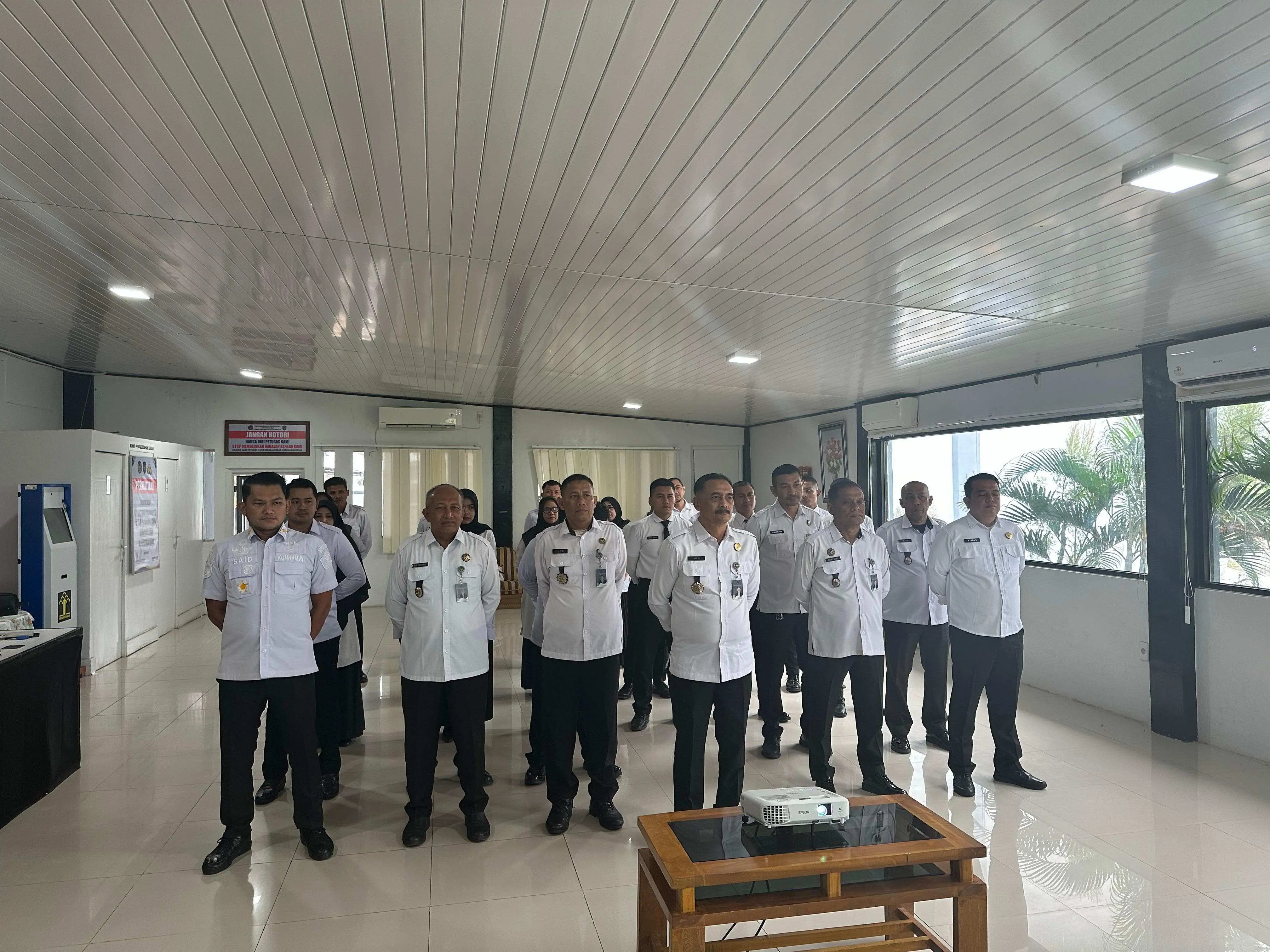 Semangat Persatuan dan Kebersamaan, Lapas Kelas IIA Banda Aceh ikuti Apel Bersama via Zoom dengan Kemenko Hukum, HAM, Imigrasi dan Pemasyarakatan