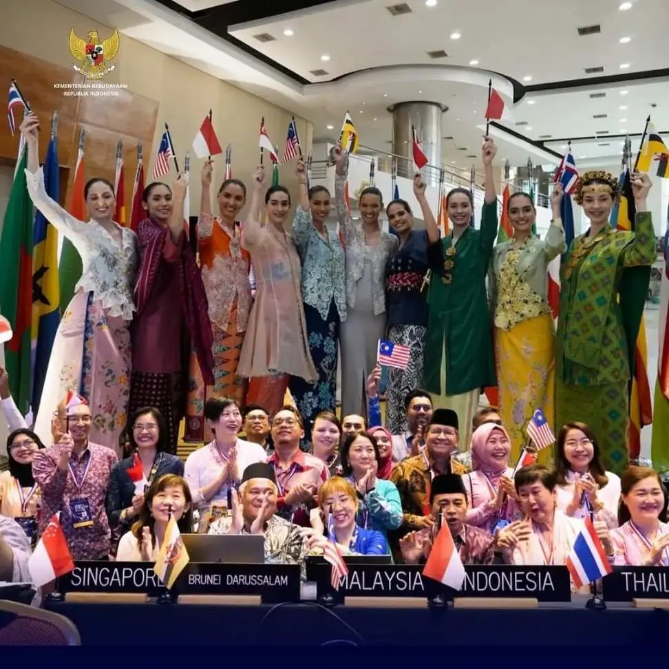 Kebaya Resmi Jadi Warisan Budaya Dunia Dari Asia Tenggara